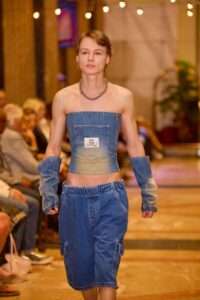 REUTILIZAR ES RESISTIR: EL DENIM NO MUERE, SE TRANSFORMA