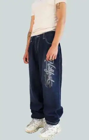 Pantalones baggy North Point Signature de estilo urban streetwear con inspiración skate hip hop y estética alternativa