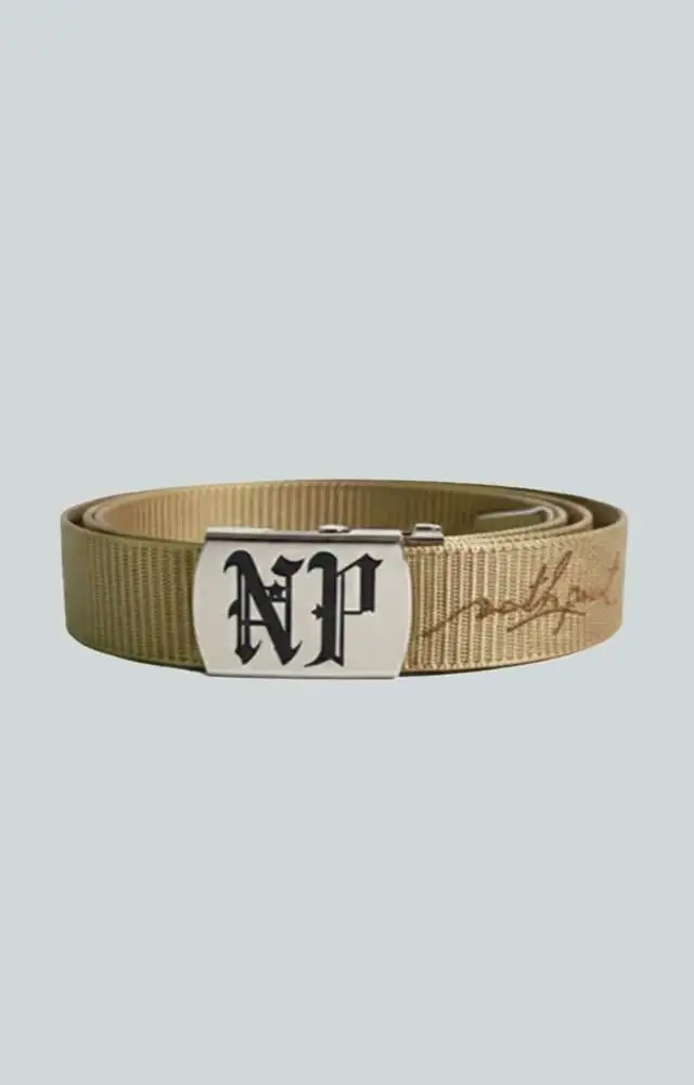 Cinturón urbano de cierre rápido con hebilla metálica y correa textil, diseño streetwear con logo North Point