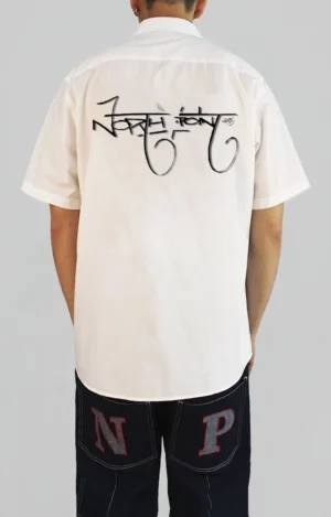 Urban streetwear shirt de algodón y alto gramaje con tag Artys en estilo graffiti, estética hip hop y streetwear urbano