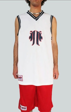 Tank t-shirt urbano de algodón y alto gramaje estilo basket, diseño gráfico streetwear, influencia hip hop y deportiva