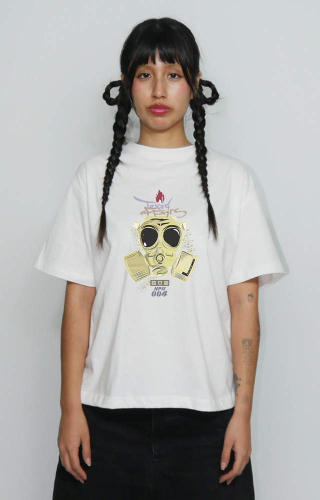 Cropped graphic t-shirt urbana de algodón y alto gramaje con print de máscara contra radiación y sustancias tóxicas, diseño original de streetwear 90s y 2000s