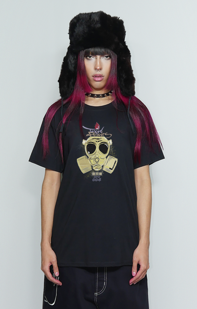 Graphic t-shirt relaxed fit urbana de algodón y alto gramaje con print de máscara contra radiación y sustancias tóxicas, diseño original de streetwear 90s y 2000s