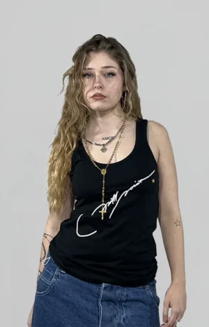 Tank top urbano de algodón y alto gramaje con diseño gráfico streetwear, estética hip hop y urban streetwear