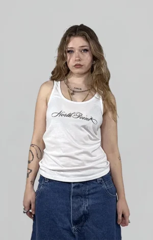 Tank top urbano de algodón y alto gramaje con diseño gráfico streetwear, estética hip hop y urban streetwear