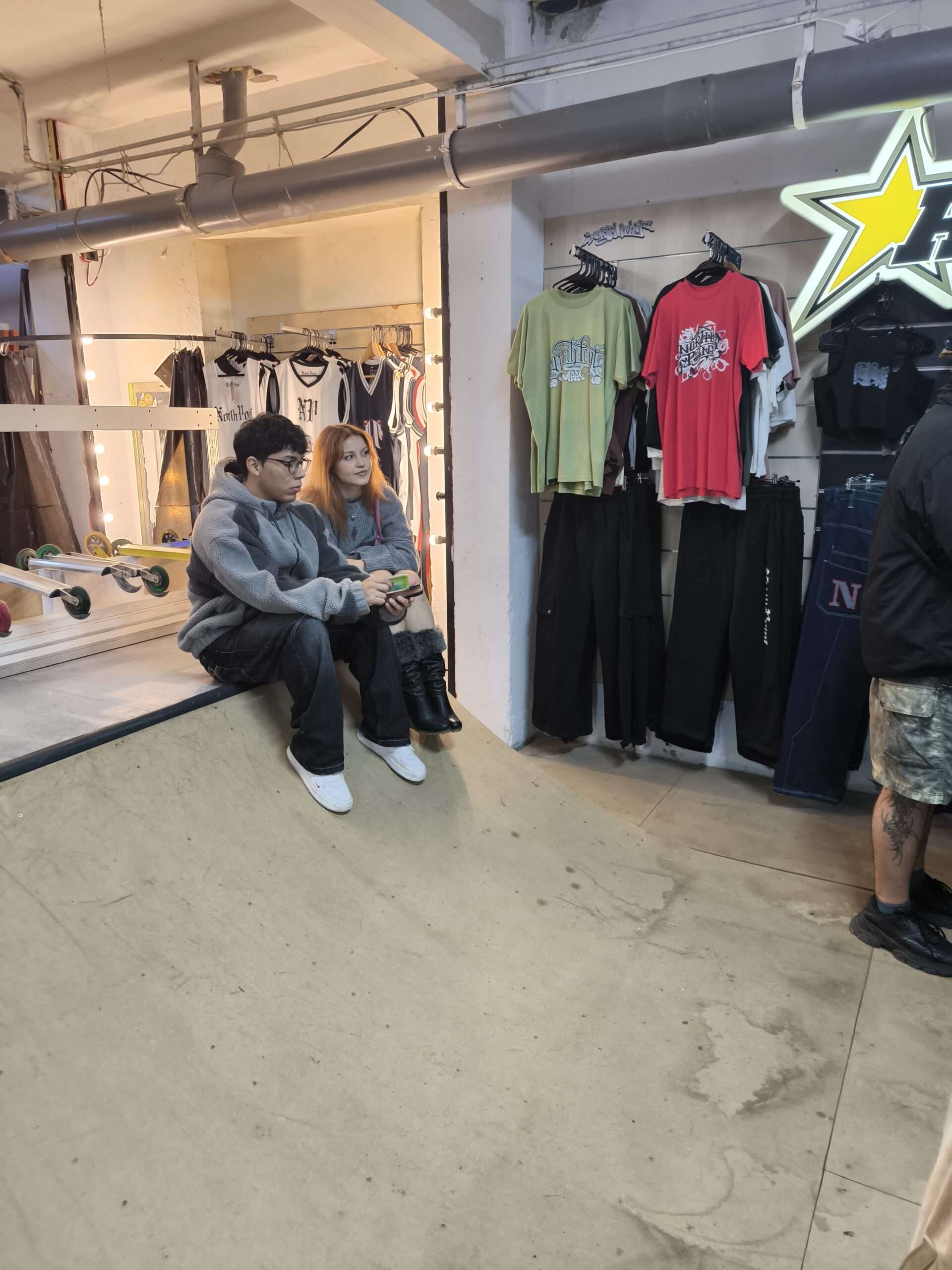 Ropa streetwear en tienda Barcelona