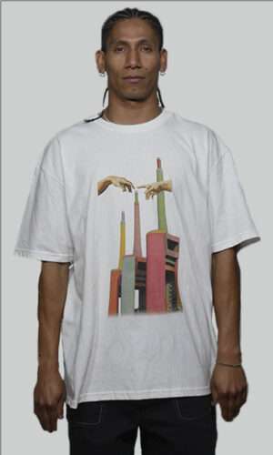 Camisetas oversized North Point inspiradas en las Tres Chimeneas de Sant Adrià, diseño urbano con influencia industrial y estética hip hop noventera
