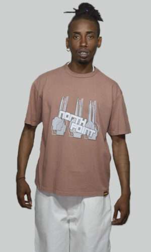 Camisetas oversized North Point inspiradas en las Tres Chimeneas de Sant Adrià, diseño urbano con influencia industrial y estética hip hop noventera