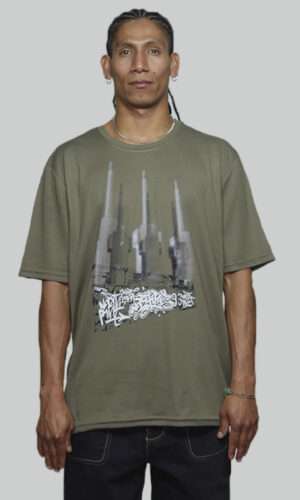 Camisetas oversized North Point inspiradas en las Tres Chimeneas de Sant Adrià, diseño urbano con influencia industrial y estética hip hop noventera
