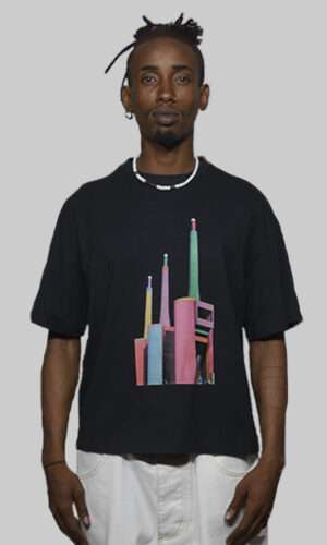 Camisetas oversized North Point inspiradas en las Tres Chimeneas de Sant Adrià, diseño urbano con influencia industrial y estética hip hop noventera